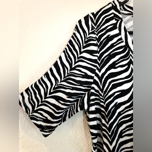 Talbots Black and White Design Top small - Picture 3 of 5